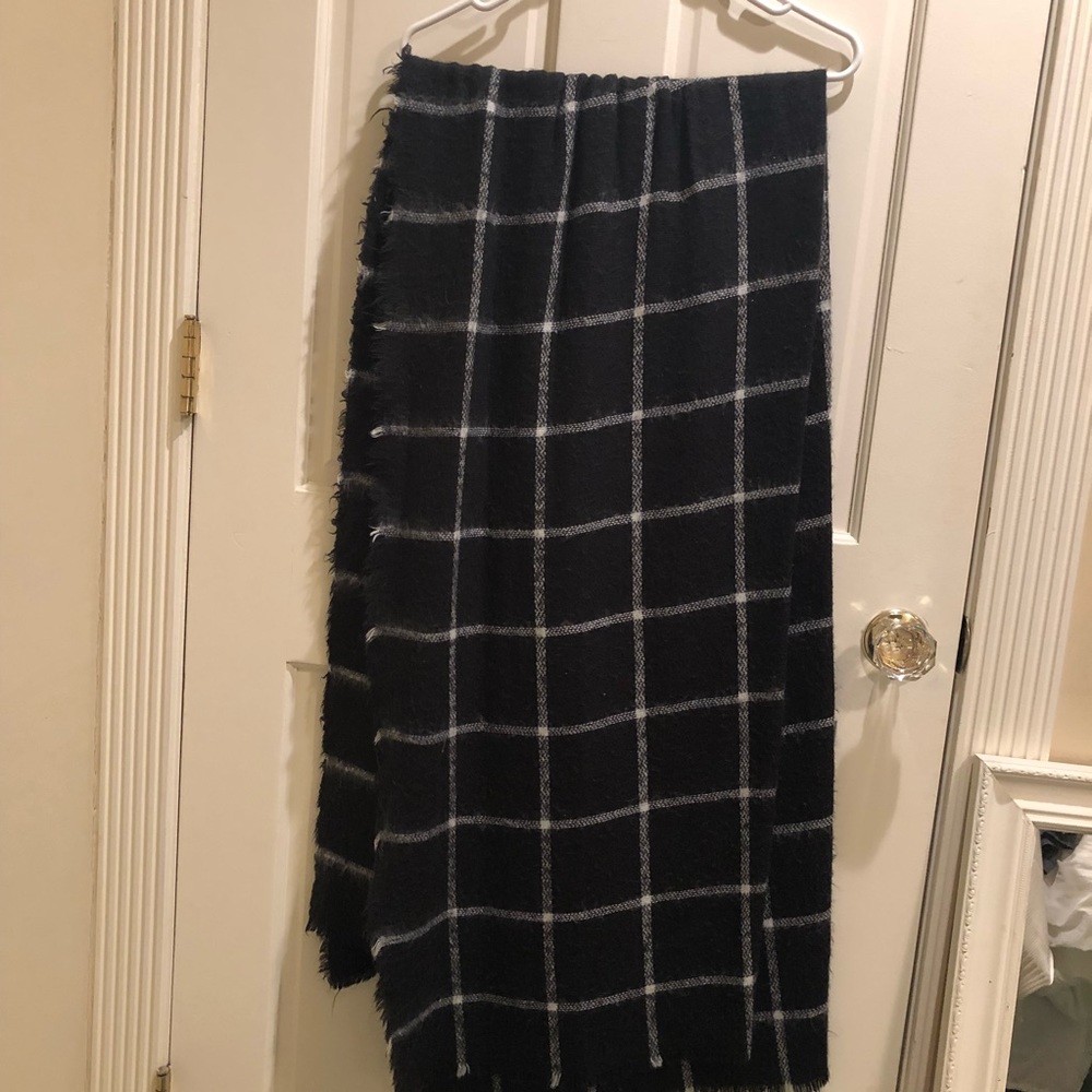 Zara checkered black & white scarf